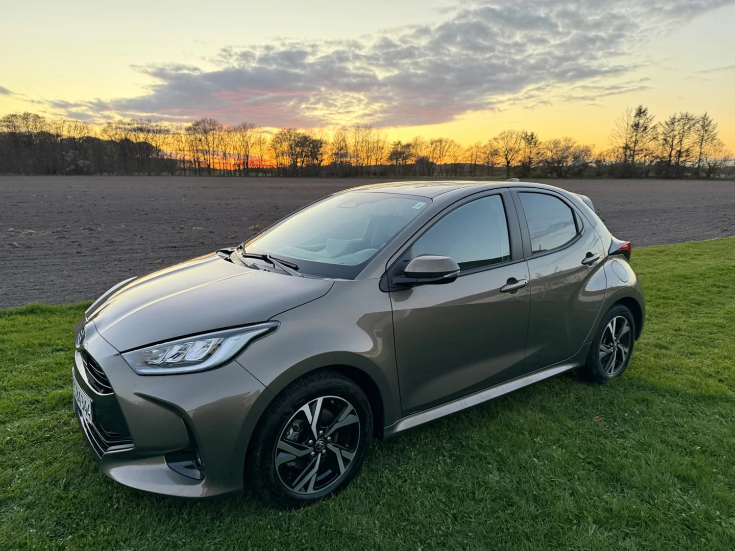 Grøn Toyota Yaris fra 2024