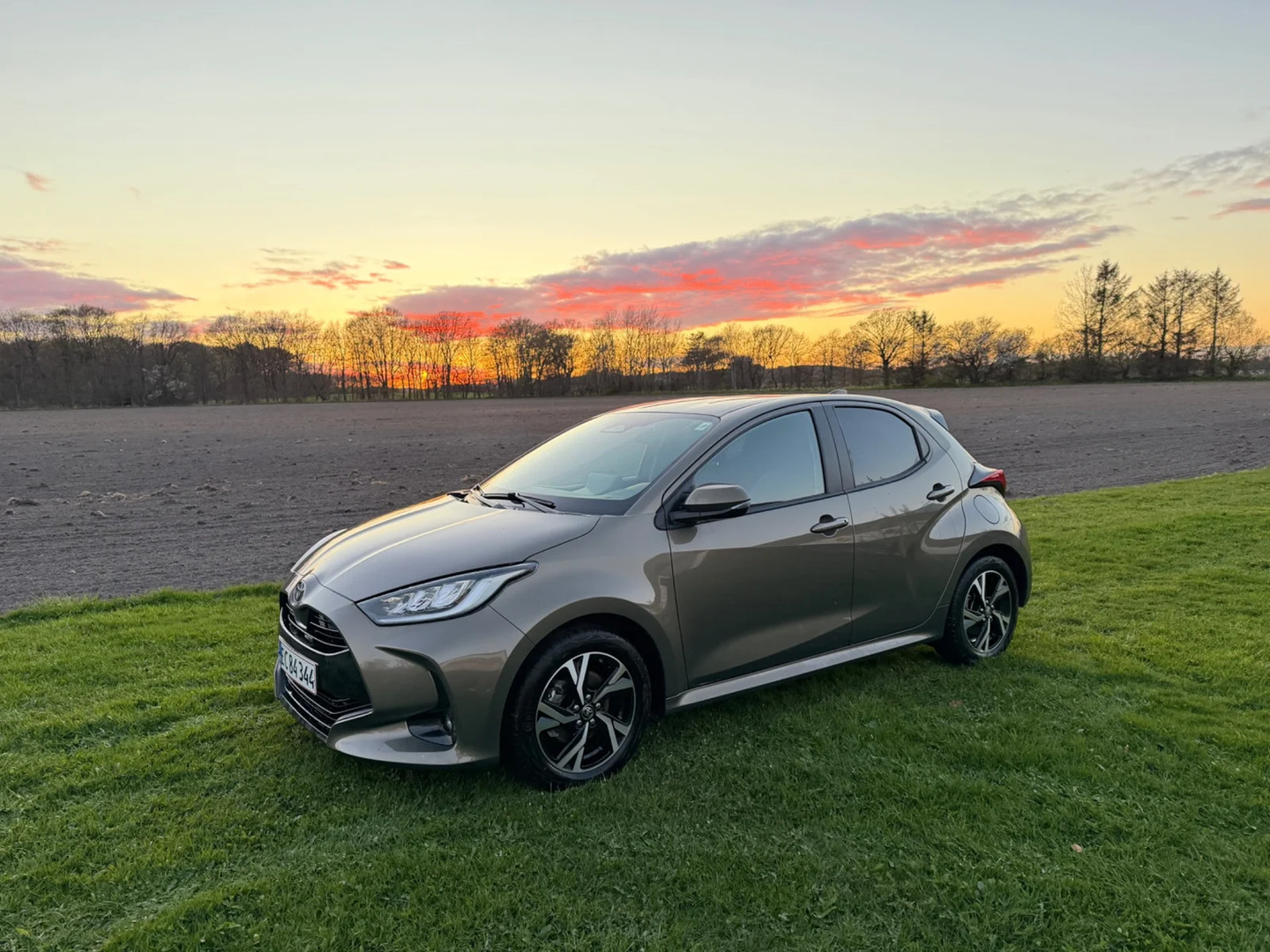 Grøn Toyota Yaris fra 2024