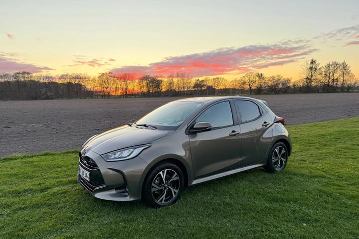Grøn Toyota Yaris fra 2024