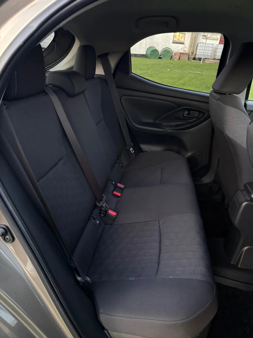Grøn Toyota Yaris fra 2024