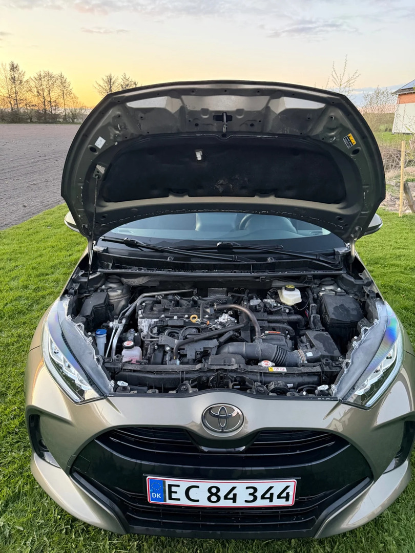 Grøn Toyota Yaris fra 2024