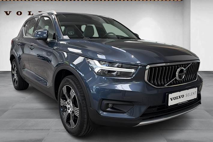 Blå Volvo XC40 fra 2019