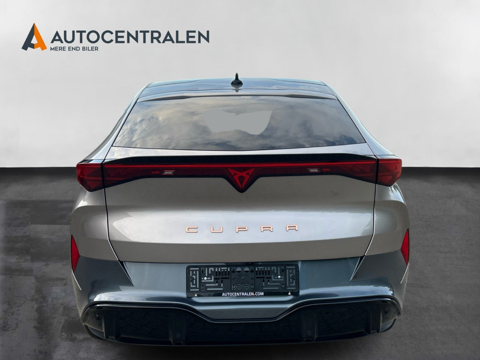 Beige Cupra Tavascan fra 2024