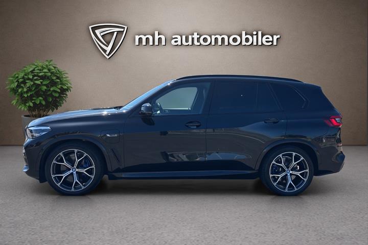 Sort BMW X5 fra 2023