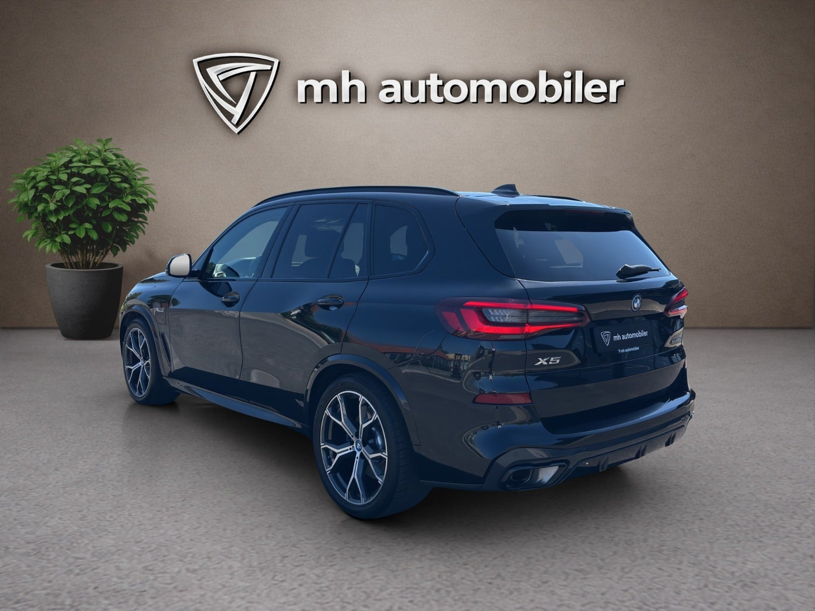 Sort BMW X5 fra 2023
