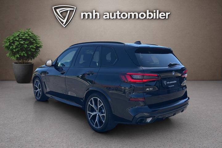 Sort BMW X5 fra 2023