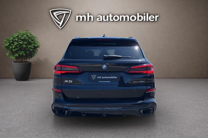 Sort BMW X5 fra 2023