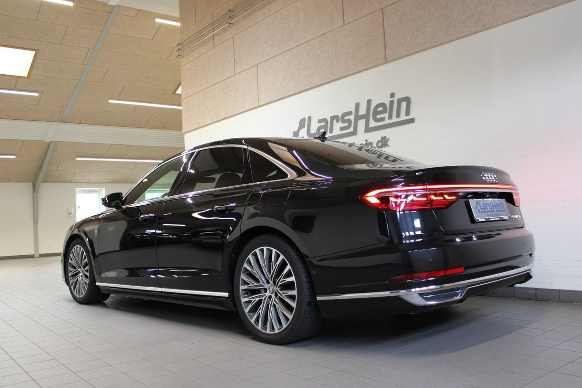 Sort Audi A8 fra 2020
