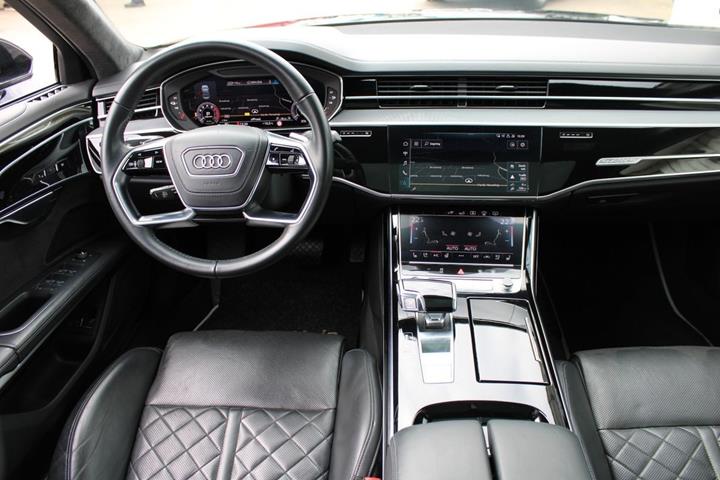 Sort Audi A8 fra 2020