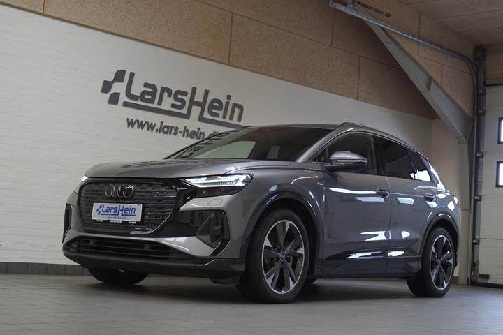 Grå Audi Q4 e-tron fra 2024 set udefra