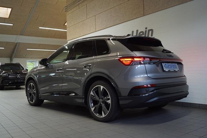 Grå Audi Q4 e-tron fra 2024