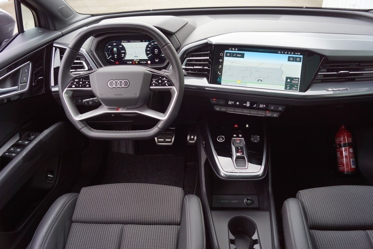 Grå Audi Q4 e-tron fra 2024