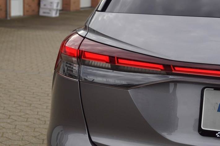 Grå Audi Q4 e-tron fra 2024