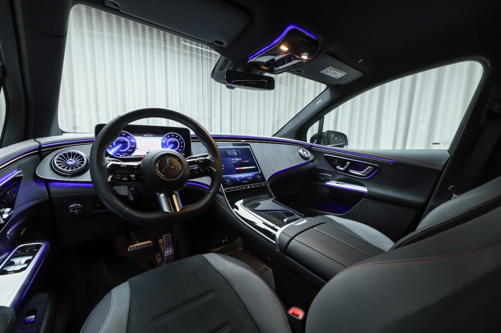 Sort Mercedes EQE350 SUV fra 2025