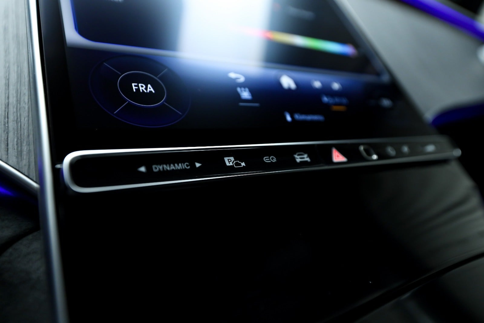 Sort Mercedes EQE350 SUV fra 2025