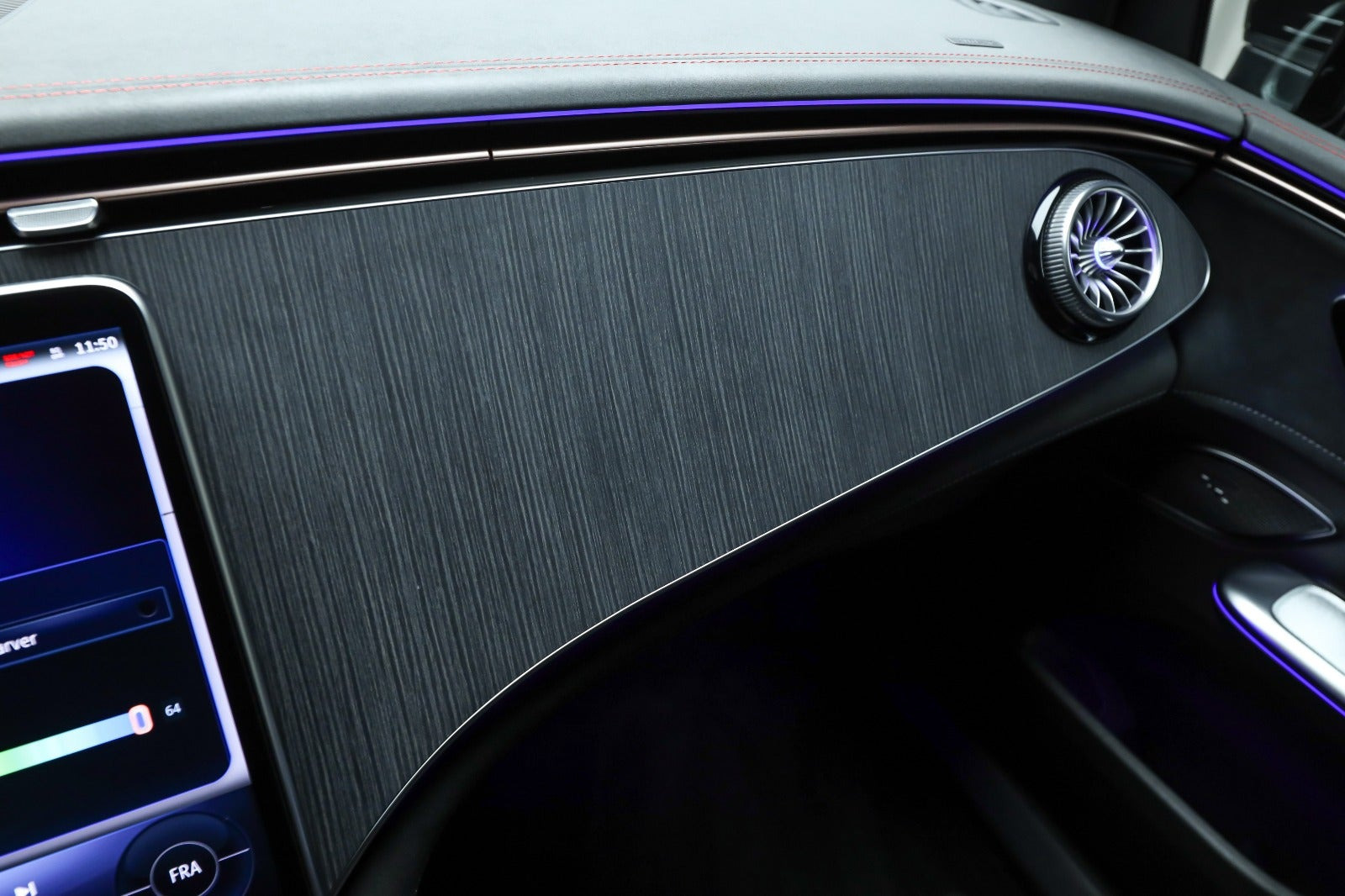 Sort Mercedes EQE350 SUV fra 2025