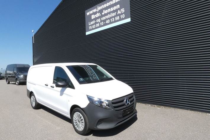 Hvid Mercedes Vito 114 fra 2025