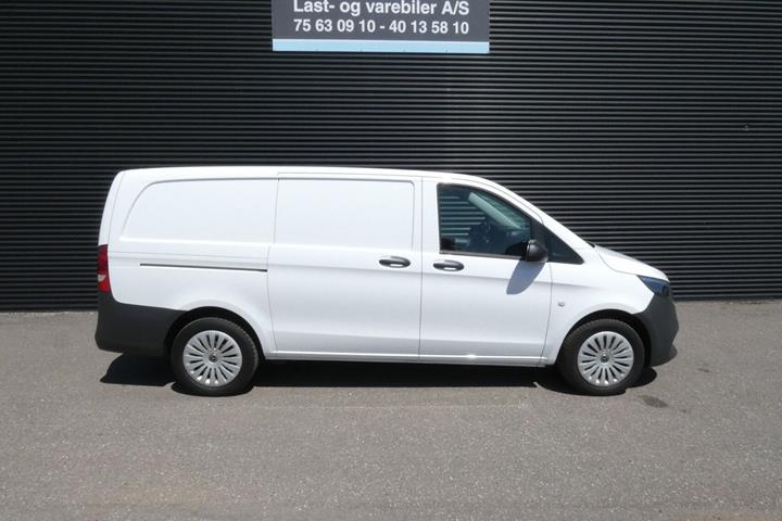 Hvid Mercedes Vito 114 fra 2025