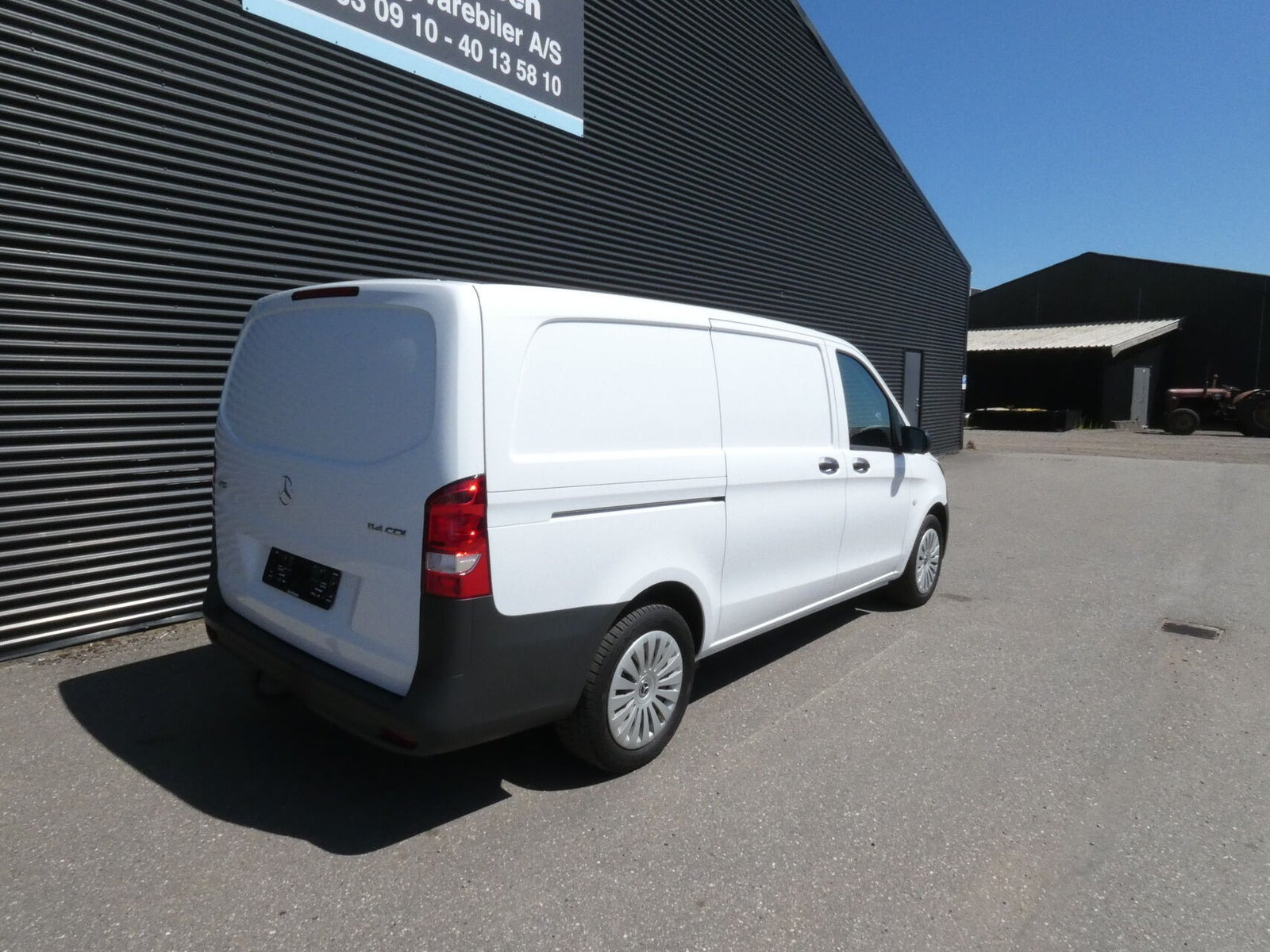 Hvid Mercedes Vito 114 fra 2025