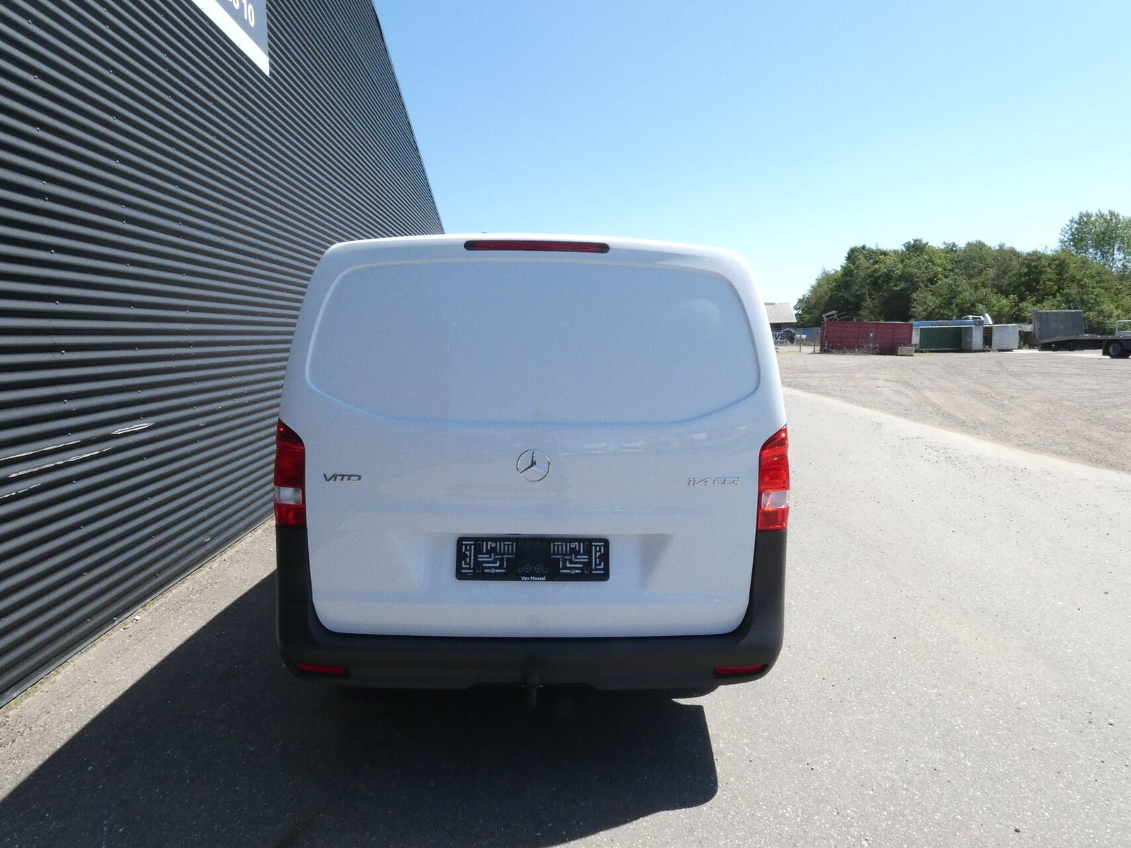 Hvid Mercedes Vito 114 fra 2025