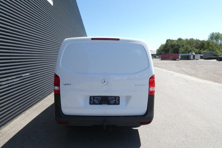 Hvid Mercedes Vito 114 fra 2025
