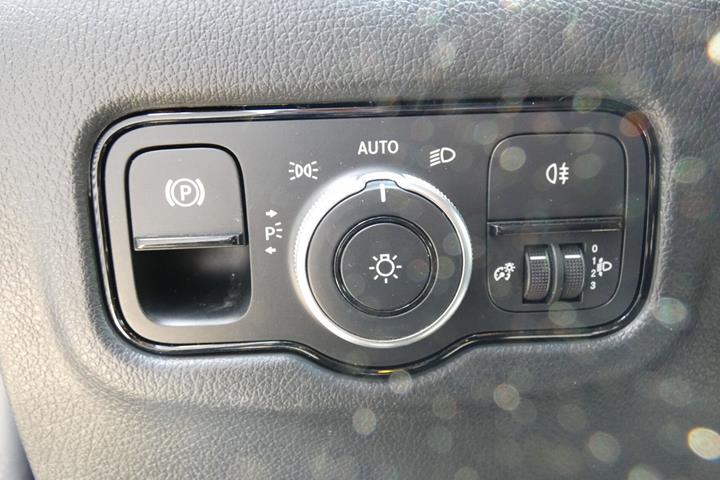 Hvid Mercedes Vito 114 fra 2025