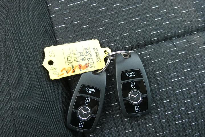 Hvid Mercedes Vito 114 fra 2025
