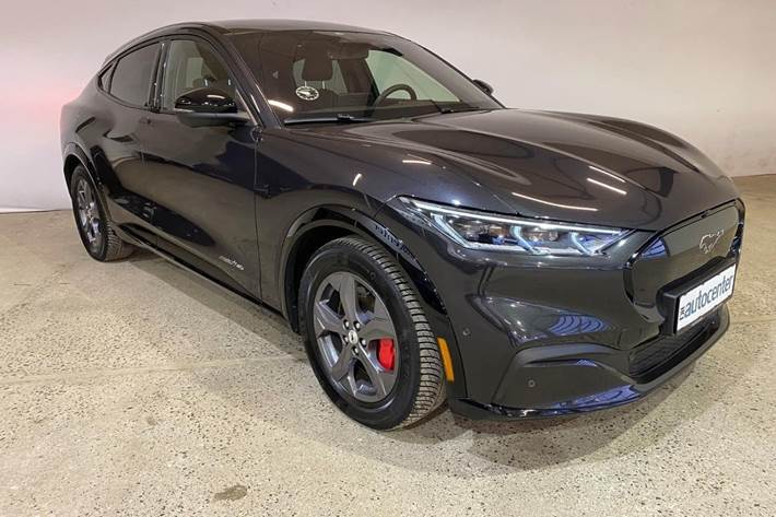 Rød Ford Mustang Mach-E fra 2022