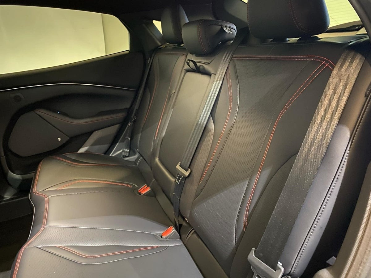 Rød Ford Mustang Mach-E fra 2022
