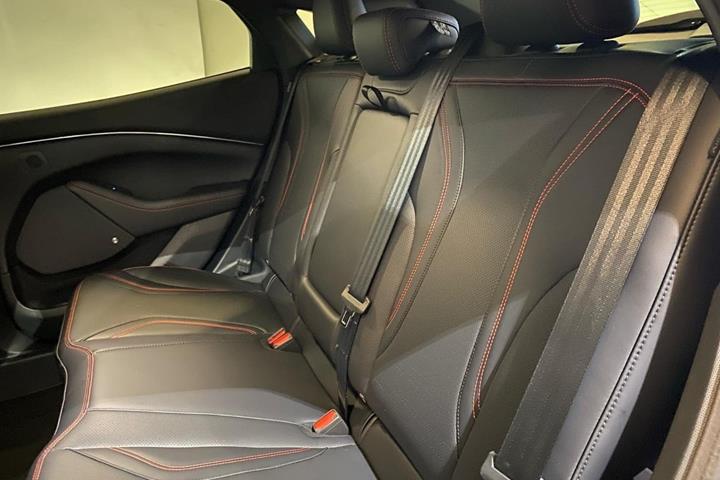 Rød Ford Mustang Mach-E fra 2022