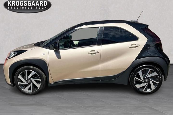 Beige Toyota Aygo X fra 2023