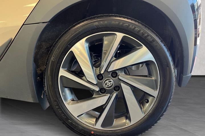 Beige Toyota Aygo X fra 2023
