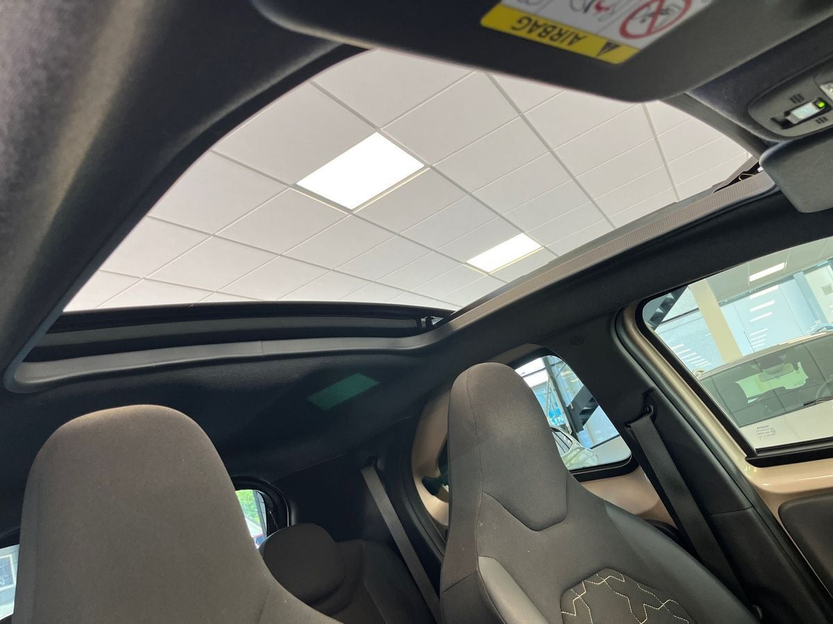Beige Toyota Aygo X fra 2023