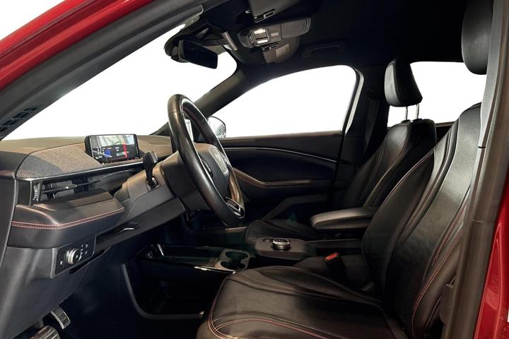 Rød Ford Mustang Mach-E fra 2021