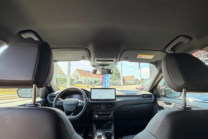 Sort Ford Kuga fra 2024