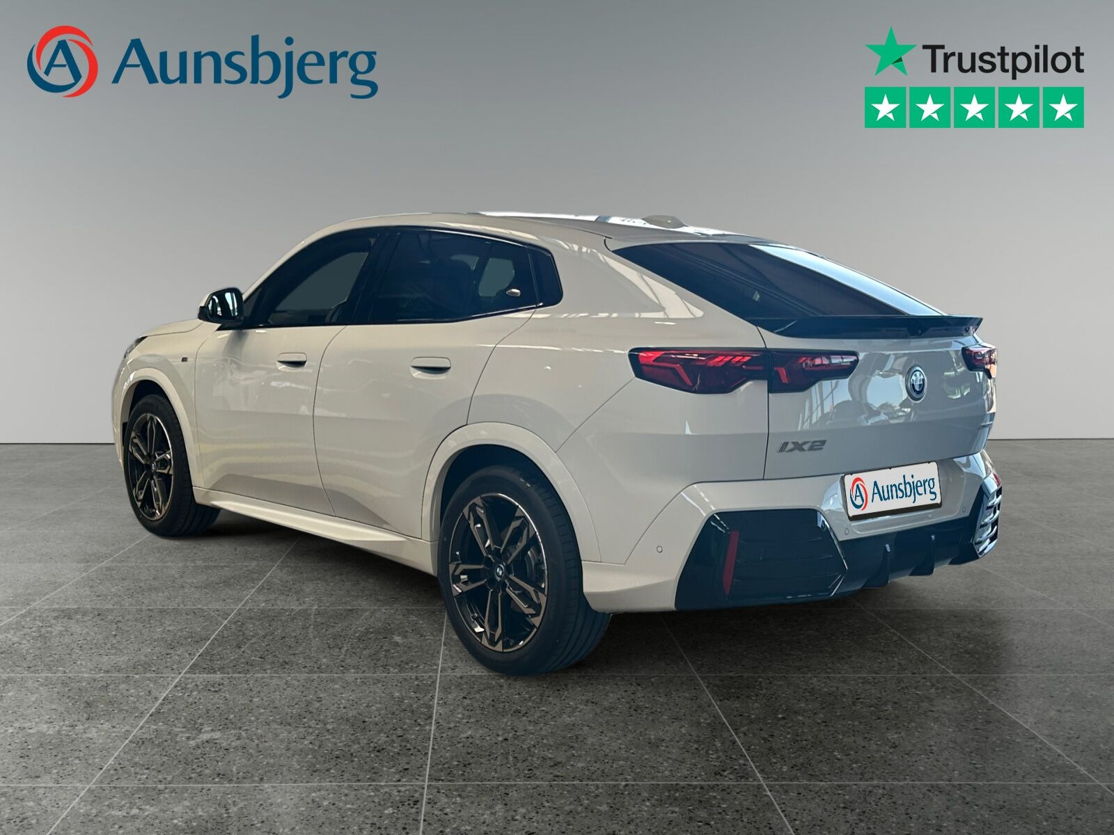 Hvid BMW iX2 fra 2025