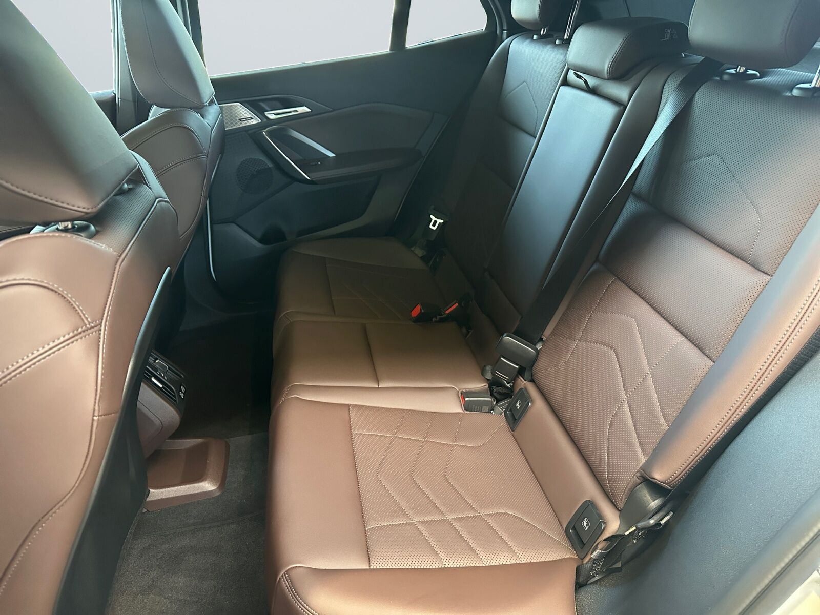 Hvid BMW iX2 fra 2025