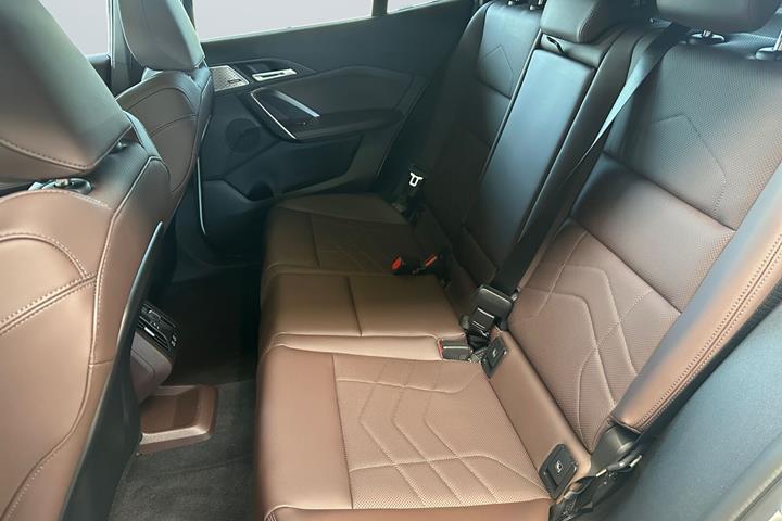 Hvid BMW iX2 fra 2025