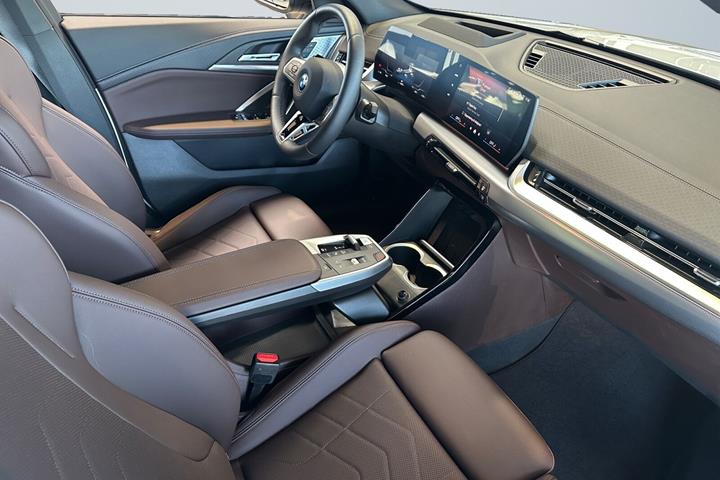 Hvid BMW iX2 fra 2025