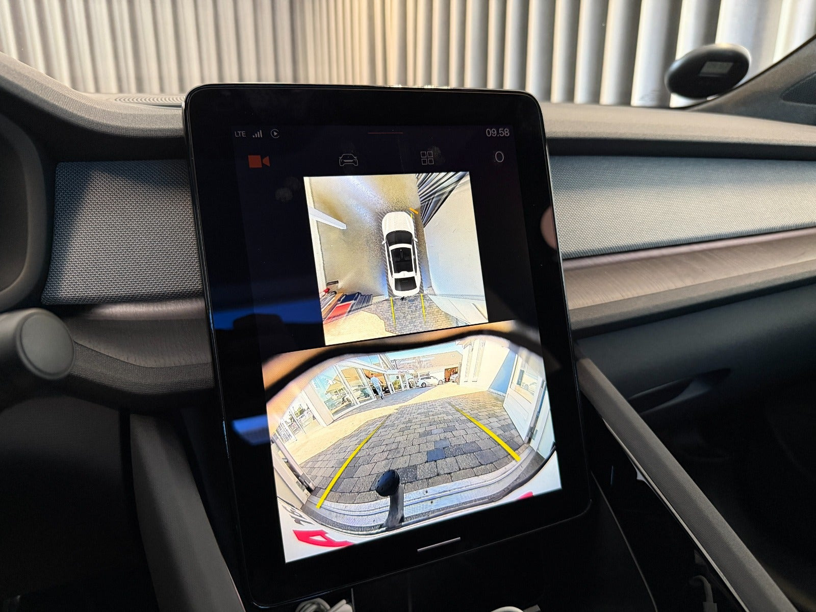 Hvid Polestar 2 fra 2025