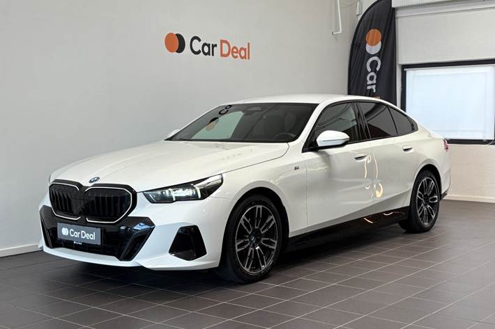 Hvid BMW i5 fra 2024