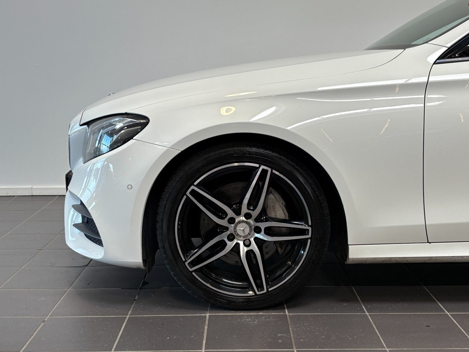 Hvid Mercedes E220 d fra 2017