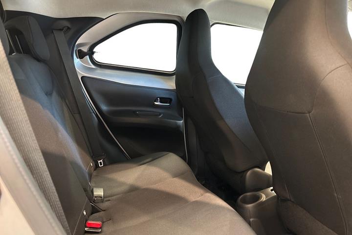 Sølv Toyota Aygo X fra 2023