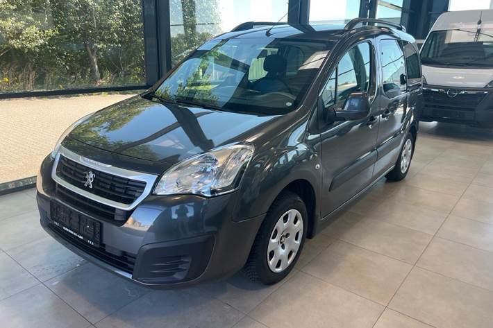 Grå Peugeot Partner fra 2016