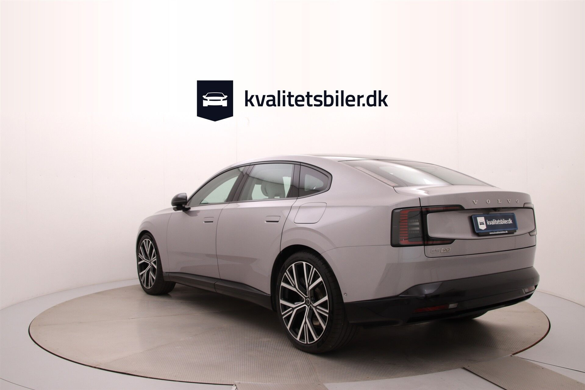 Sølv Volvo ES90 fra 2025