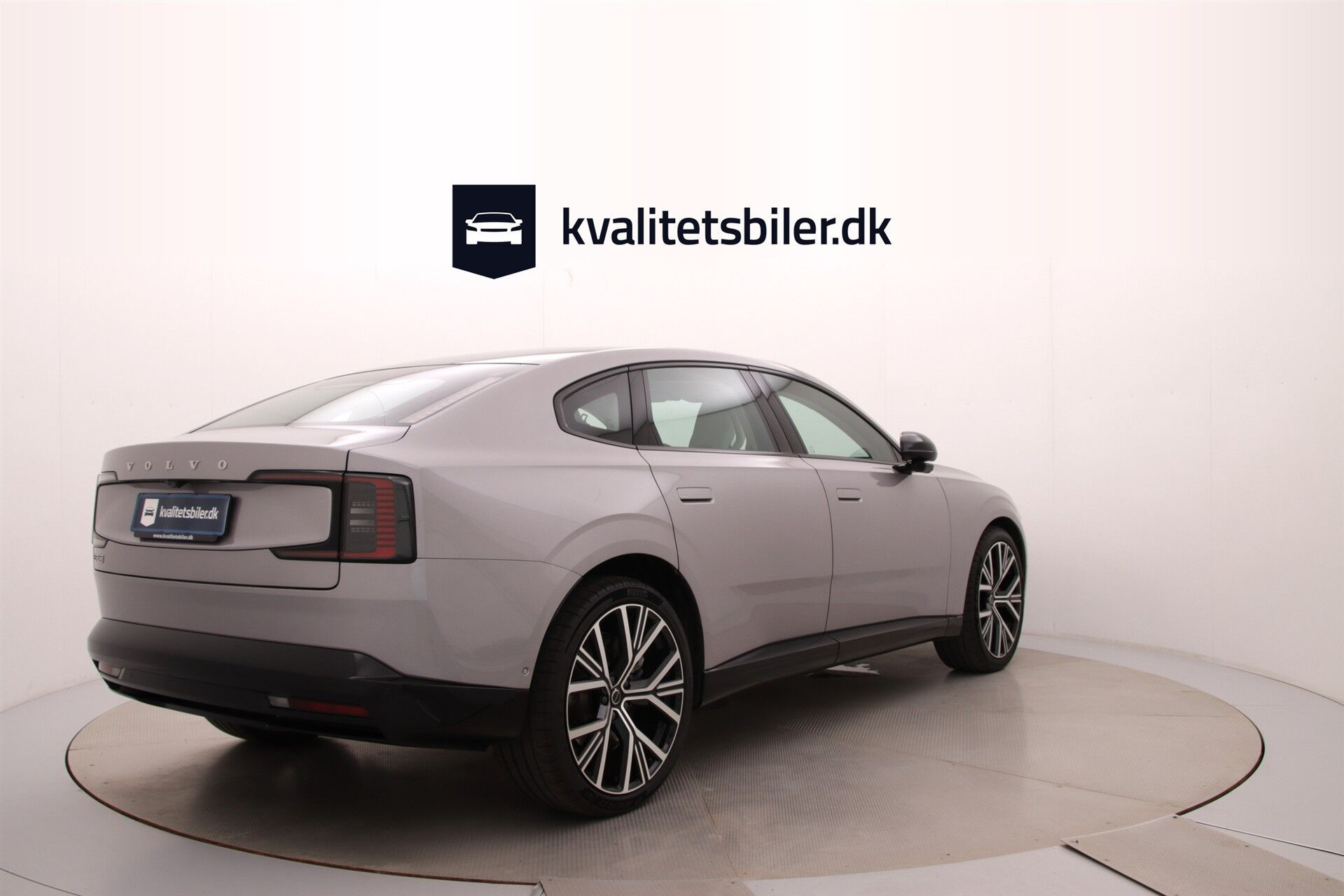Sølv Volvo ES90 fra 2025
