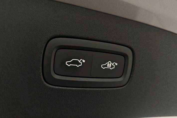 Sølv Volvo ES90 fra 2025