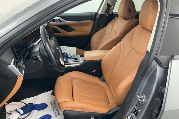 Grå BMW i4 fra 2022