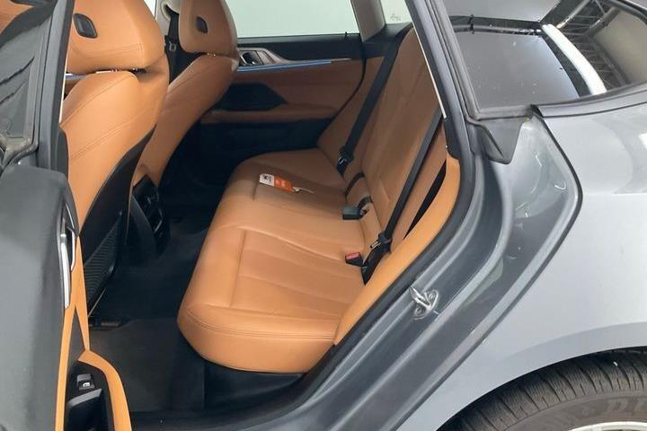 Grå BMW i4 fra 2022