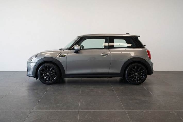 Sølv Mini Cooper fra 2023